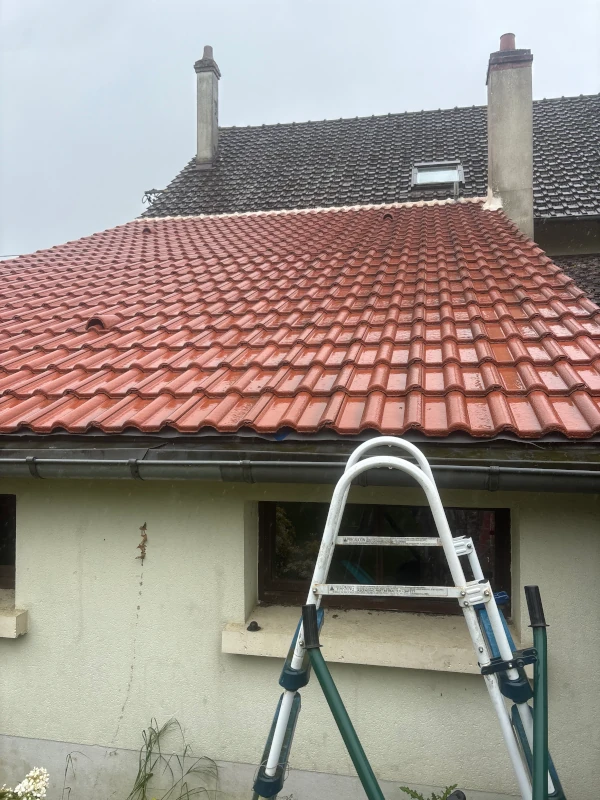 travaux-de-toiture-avec-couverture-tuiles-mecaniques 